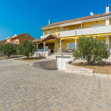 Villa Mande With Great Pool Villa Pakoštane
