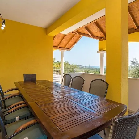 Villa Villa Mande With Great Pool