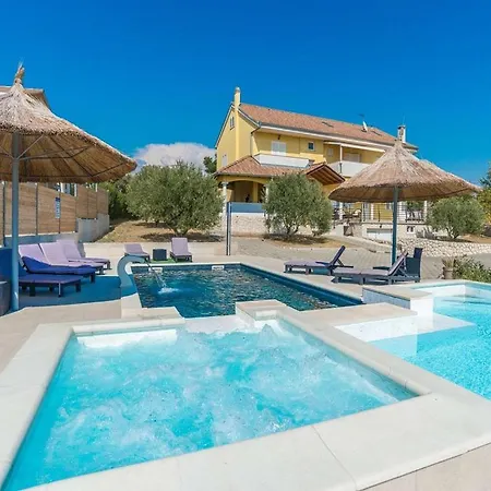 Villa Mande With Great Pool Villa