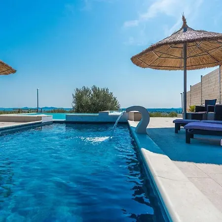 Villa Mande With Great Pool Villa