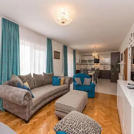 Villa Mande With Great Pool